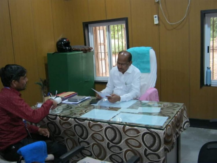 Hon’ble Vice-Chancellor Dr. Z. P. Patel along with Dr. V. R. Naik, ADR visited Cotton Wilt Research Station, Hansot on October 20, 2023.