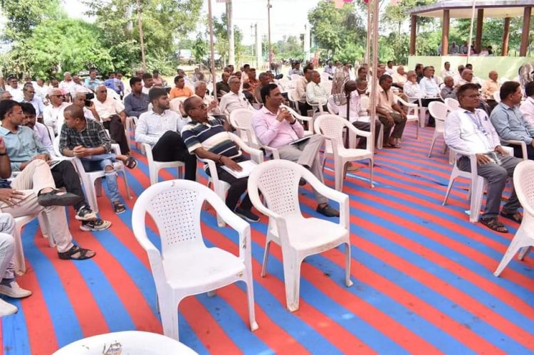 The 'CCI-ICAR-CICR Cotton BMPs Extension Pilot Project,' sponsored a 'Farmers Workshop' was organised under the chairmanship of Hon'ble Vice-Chancellor Dr. Z. P. Patel at Tuna Village, Valia Taluka, Bharuch