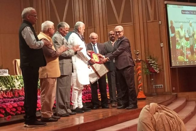 Shri Parshottam Rupalaji, Union Minster of Fisheries, Animal Husbandry and Dairying, GOI conferred National Fellow Award of Soil Conservation Society of India