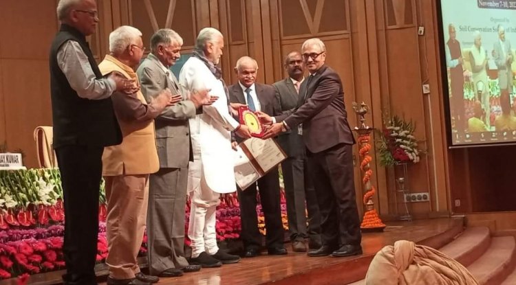 Shri Parshottam Rupalaji, Union Minster of Fisheries, Animal Husbandry and Dairying, GOI conferred National Fellow Award of Soil Conservation Society of India