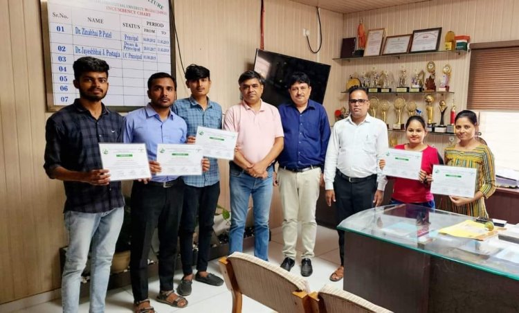 Hon’ble Vice-Chancellor Dr. Z. P. Patel distributed the certificates to the accomplished individuals who successfully completed the three-month certificate course on Mushroom Cultivation