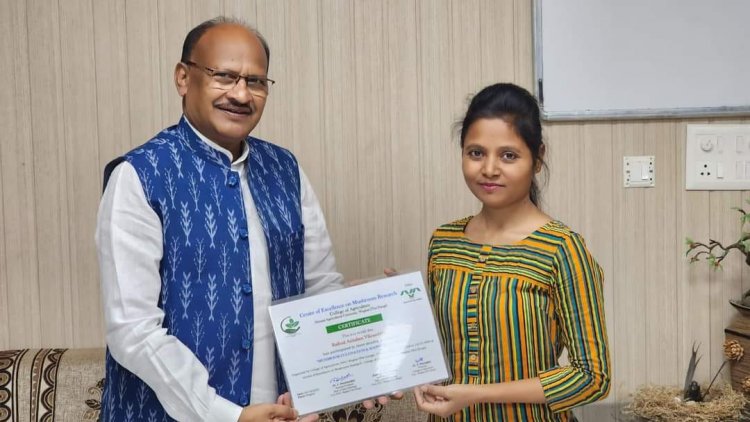 Hon’ble Vice-Chancellor Dr. Z. P. Patel distributed the certificates to the accomplished individuals who successfully completed the three-month certificate course on Mushroom Cultivation