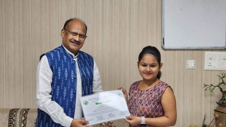 Hon’ble Vice-Chancellor Dr. Z. P. Patel distributed the certificates to the accomplished individuals who successfully completed the three-month certificate course on Mushroom Cultivation