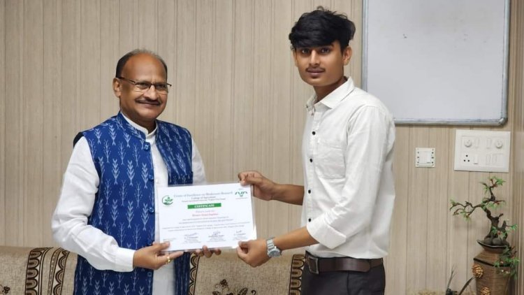 Hon’ble Vice-Chancellor Dr. Z. P. Patel distributed the certificates to the accomplished individuals who successfully completed the three-month certificate course on Mushroom Cultivation