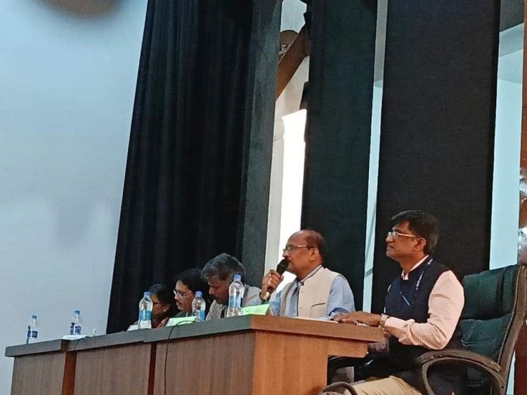 Hon'ble Vice Chancellor Dr. Z. P. Patel chaired the technical session on 'Use of rootstocks in horticulture' at the Indian Horticulture Congress -2023