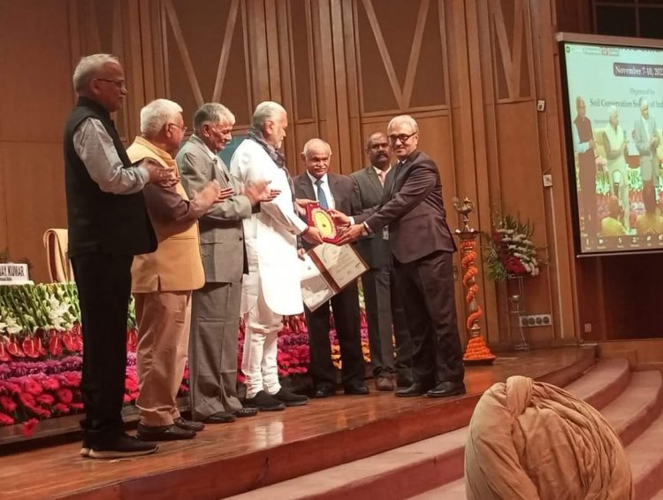 Shri Parshottam Rupalaji, Union Minster of Fisheries, Animal Husbandry and Dairying, GOI conferred National Fellow Award of Soil Conservation Society of India