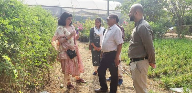 Hon’ble Vice-Chancellor Dr. Z. P. Patel visited Greenhouse complex of ASPEE College of Horticulture, Navsari.