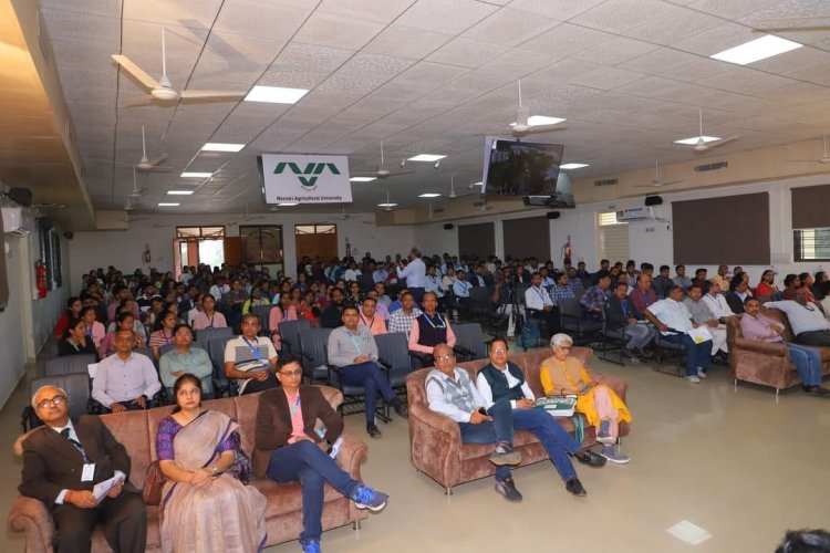 Hon’ble Vice-Chancellor Dr. Z. P. Patel inaugurated the Agricultural Innovation & Entrepreneurship Conclave (AIEC), organized by the Centre for Advanced Agricultural Science and Technology (CAAST), NAU Navsari