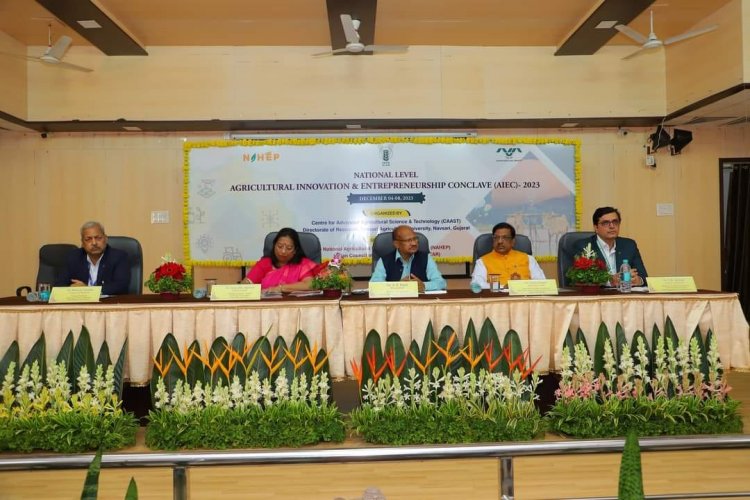 Hon’ble Vice-Chancellor Dr. Z. P. Patel inaugurated the Agricultural Innovation & Entrepreneurship Conclave (AIEC), organized by the Centre for Advanced Agricultural Science and Technology (CAAST), NAU Navsari