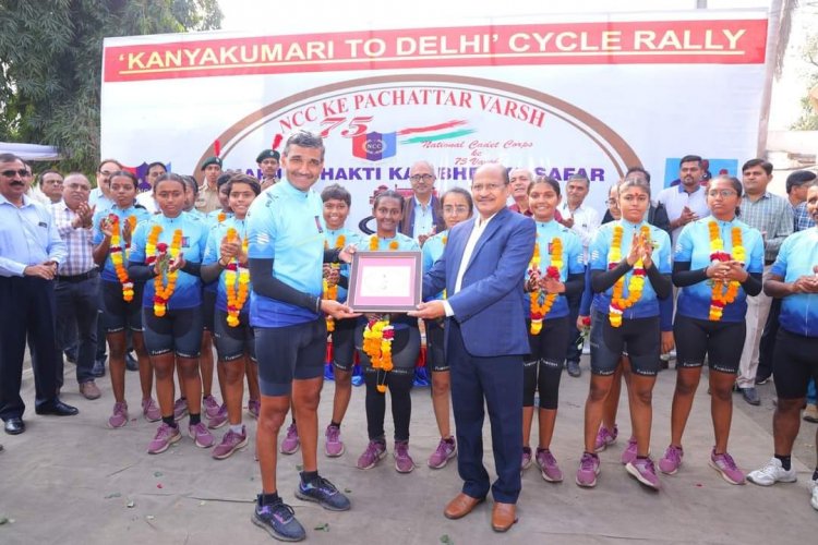 Hon’ble Vice-Chancellor Dr. Z. P. Patel flagged in the NCC Mega Cyclothon in Navsari on January 01, 2023.