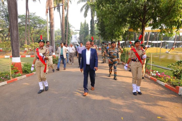 Hon’ble Vice-Chancellor Dr. Z. P. Patel flagged in the NCC Mega Cyclothon in Navsari on January 01, 2023.