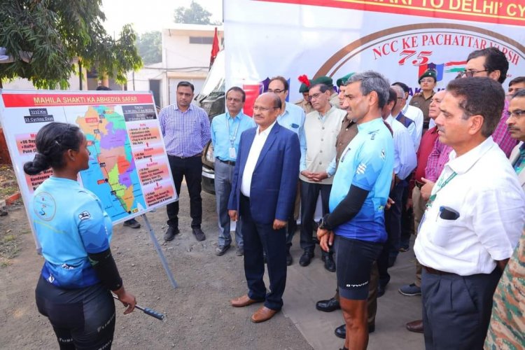 Hon’ble Vice-Chancellor Dr. Z. P. Patel flagged in the NCC Mega Cyclothon in Navsari on January 01, 2023.