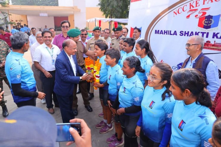 Hon’ble Vice-Chancellor Dr. Z. P. Patel flagged in the NCC Mega Cyclothon in Navsari on January 01, 2023.