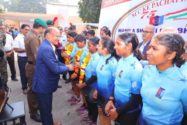 Hon’ble Vice-Chancellor Dr. Z. P. Patel flagged in the NCC Mega Cyclothon in Navsari on January 01, 2023.