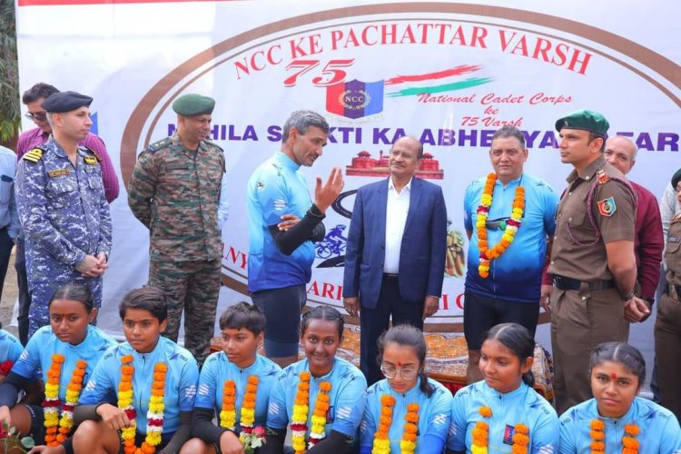 Hon’ble Vice-Chancellor Dr. Z. P. Patel flagged in the NCC Mega Cyclothon in Navsari on January 01, 2023.