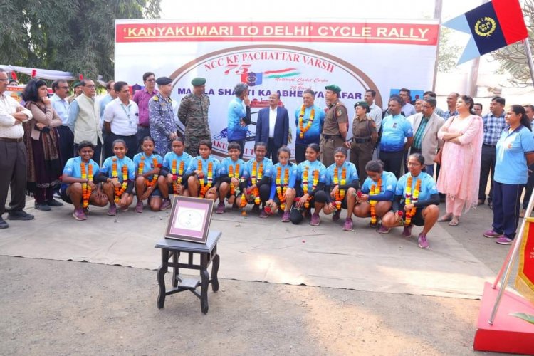 Hon’ble Vice-Chancellor Dr. Z. P. Patel flagged in the NCC Mega Cyclothon in Navsari on January 01, 2023.