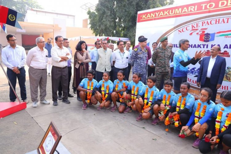 Hon’ble Vice-Chancellor Dr. Z. P. Patel flagged in the NCC Mega Cyclothon in Navsari on January 01, 2023.