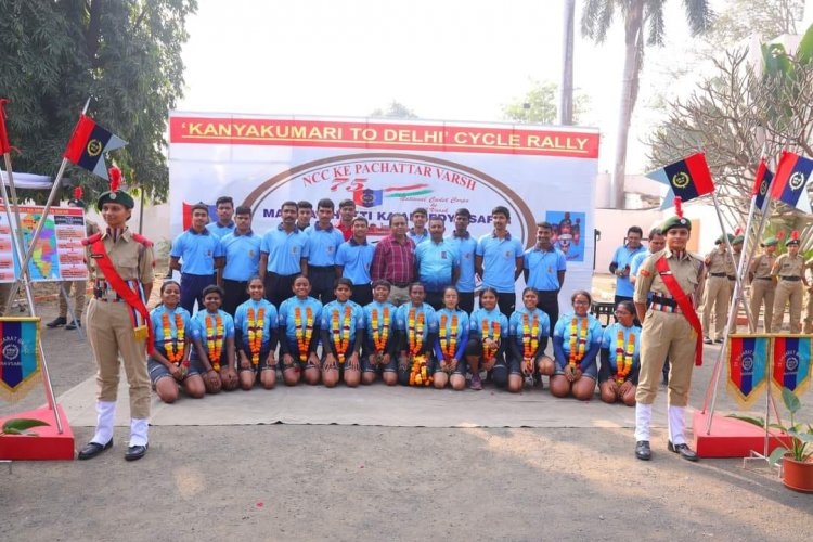 Hon’ble Vice-Chancellor Dr. Z. P. Patel flagged in the NCC Mega Cyclothon in Navsari on January 01, 2023.