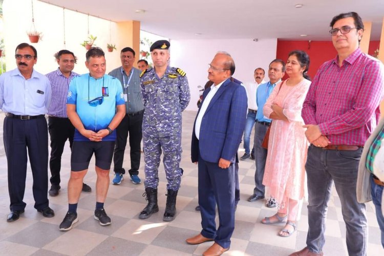 Hon’ble Vice-Chancellor Dr. Z. P. Patel flagged in the NCC Mega Cyclothon in Navsari on January 01, 2023.