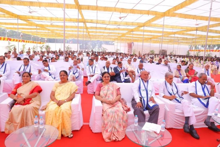 The 19th Annual Convocation of Navsari Agricultural University was held today (January 3, 2024), in the esteemed presence of the Hon’ble Governor of Gujarat and Chancellor of the University, Shri Acharya Devvrat ji, who presided over the function as President. 