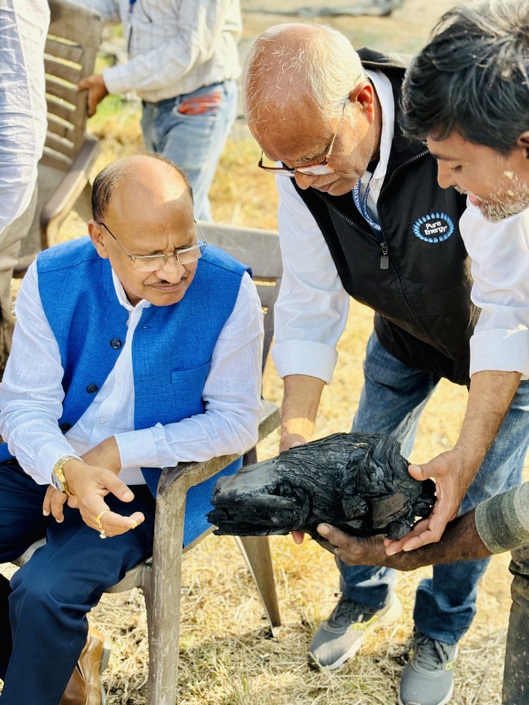 First lot of stable and carbon rich Biochar prepared in indigenous low cost, high efficient wood and organic matter pyrolysis Kiln set on fire on January 17, was opened and harvested by Hon'ble Vice-Chancellor Dr. Z. P. Patel on January 20, 2024 at Coastal Soil Salinity Research Station, NAU, Danti.