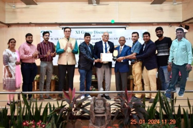 For the fourth consecutive time, the Fruits Research Station, Gandevi has been honored with the 'Best Centre Award' for its exceptional contributions in 2022-23.