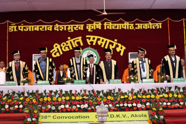 The 38th Annual Convocation of Dr. Panjabrao Deshmukh Krishi Vidyapeeth (PDKV) Akola took place under the esteemed presidency of Shri Ramesh Bais, the Hon’ble Governor of Maharashtra and Chancellor of the university, on February 14, 2024. 