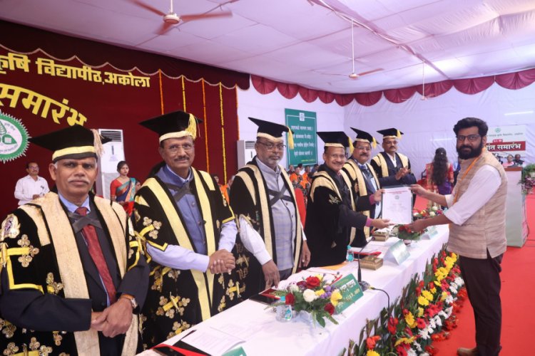 The 38th Annual Convocation of Dr. Panjabrao Deshmukh Krishi Vidyapeeth (PDKV) Akola took place under the esteemed presidency of Shri Ramesh Bais, the Hon’ble Governor of Maharashtra and Chancellor of the university, on February 14, 2024. 