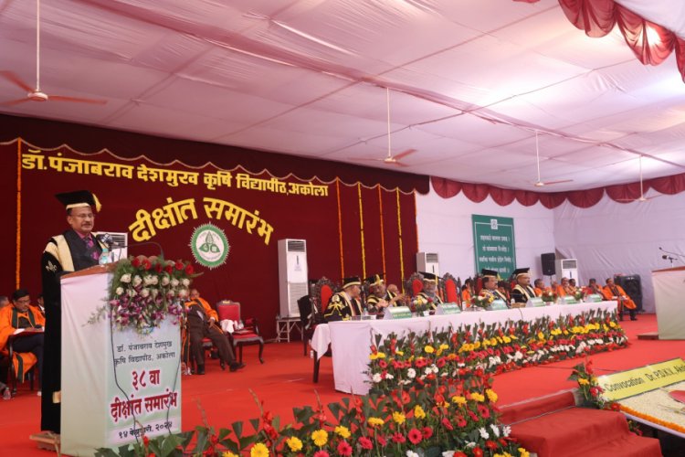 The 38th Annual Convocation of Dr. Panjabrao Deshmukh Krishi Vidyapeeth (PDKV) Akola took place under the esteemed presidency of Shri Ramesh Bais, the Hon’ble Governor of Maharashtra and Chancellor of the university, on February 14, 2024. 