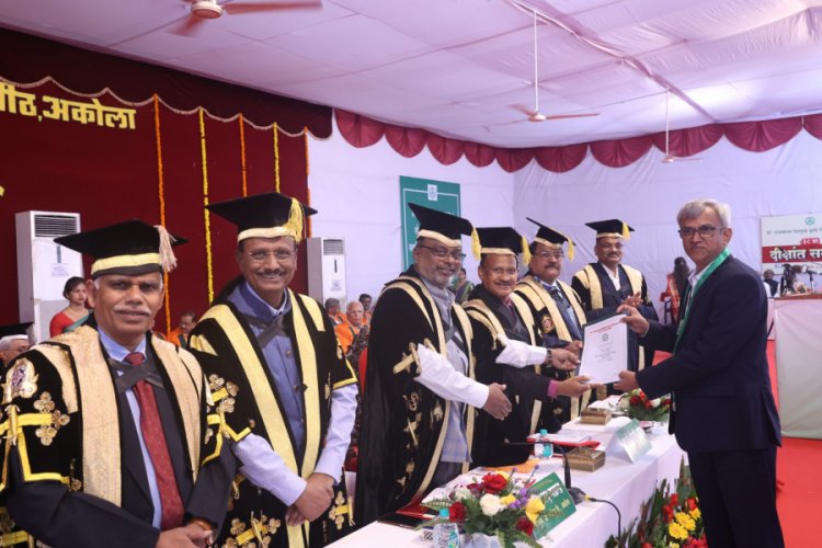 The 38th Annual Convocation of Dr. Panjabrao Deshmukh Krishi Vidyapeeth (PDKV) Akola took place under the esteemed presidency of Shri Ramesh Bais, the Hon’ble Governor of Maharashtra and Chancellor of the university, on February 14, 2024. 