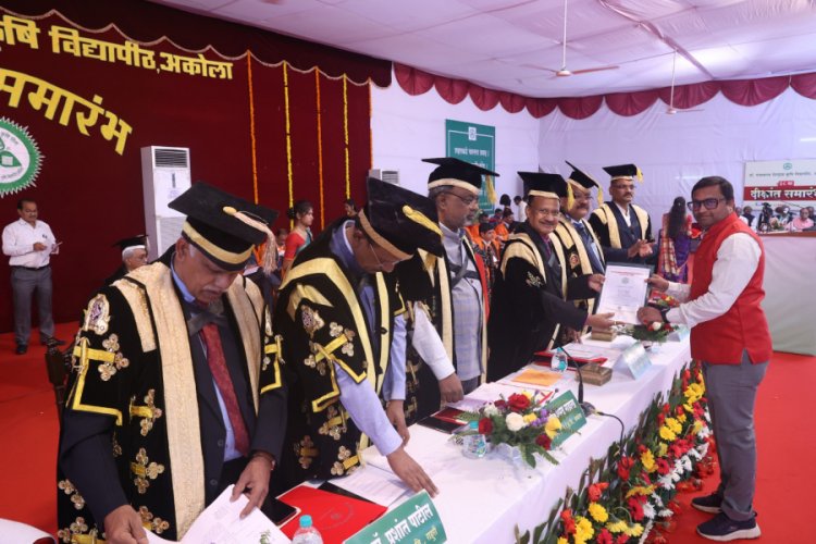 The 38th Annual Convocation of Dr. Panjabrao Deshmukh Krishi Vidyapeeth (PDKV) Akola took place under the esteemed presidency of Shri Ramesh Bais, the Hon’ble Governor of Maharashtra and Chancellor of the university, on February 14, 2024. 