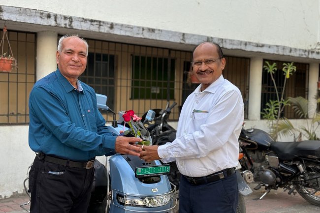 Hon’ble Vice-Chancellor Dr. Z. P. Patel performed ‘Vahan Puja’ of the newly purchased e-bike at the Office of the Executive Engineer, NAU Navsari.