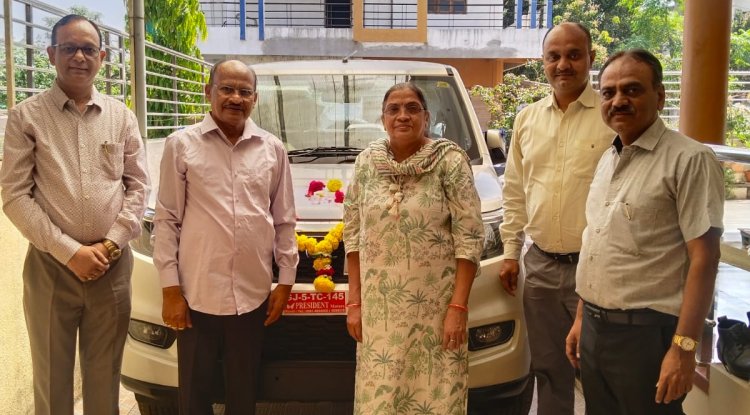 Hon’ble Vice-Chancellor Dr. Z. P. Patel along with Dr. Harshaben Z. Patel performed the ‘Vahan Puja’ of the newly purchased vehicle (Bolero Neo 10) at ASPEE Shakilam Biotechnology Institute, Surat on March 15, 2024.