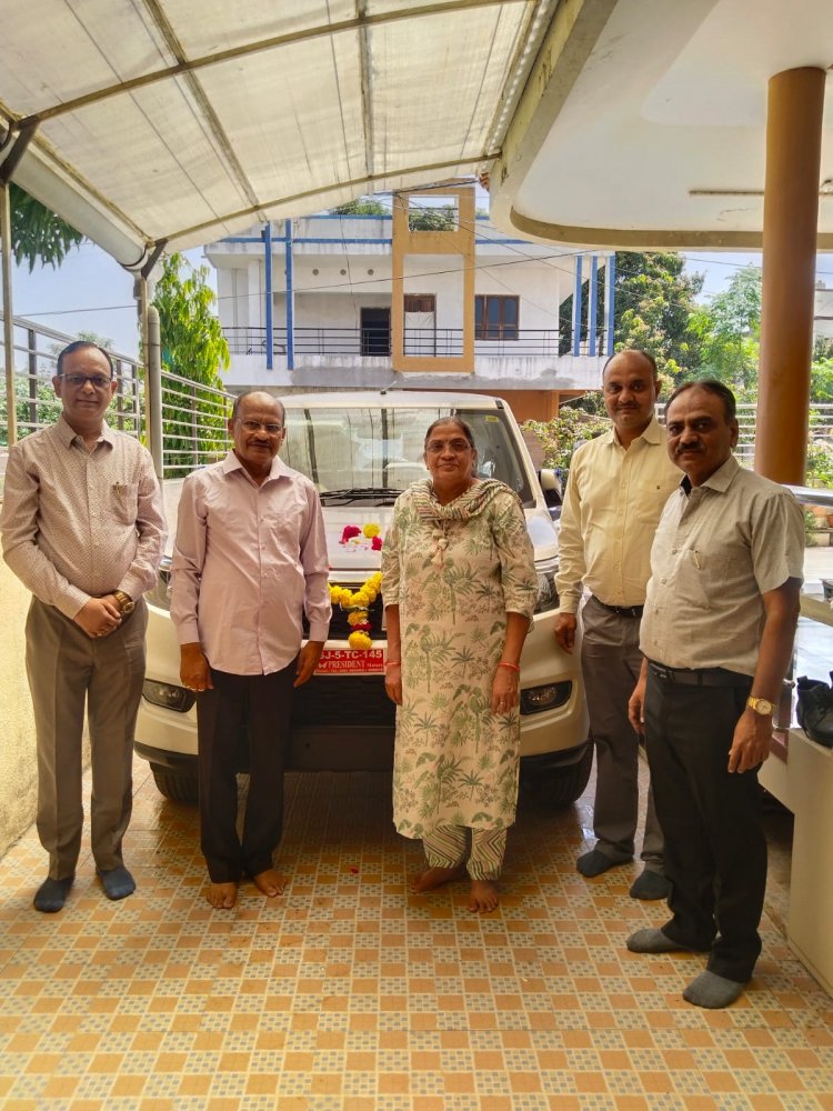 Hon’ble Vice-Chancellor Dr. Z. P. Patel along with Dr. Harshaben Z. Patel performed the ‘Vahan Puja’ of the newly purchased vehicle (Bolero Neo 10) at ASPEE Shakilam Biotechnology Institute, Surat on March 15, 2024.
