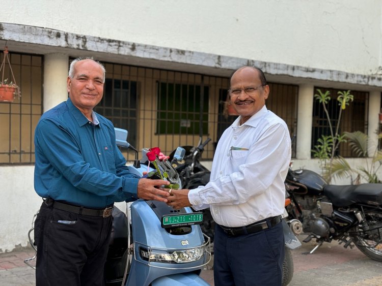 Hon’ble Vice-Chancellor Dr. Z. P. Patel performed ‘Vahan Puja’ of the newly purchased e-bike at the Office of the Executive Engineer, NAU Navsari.