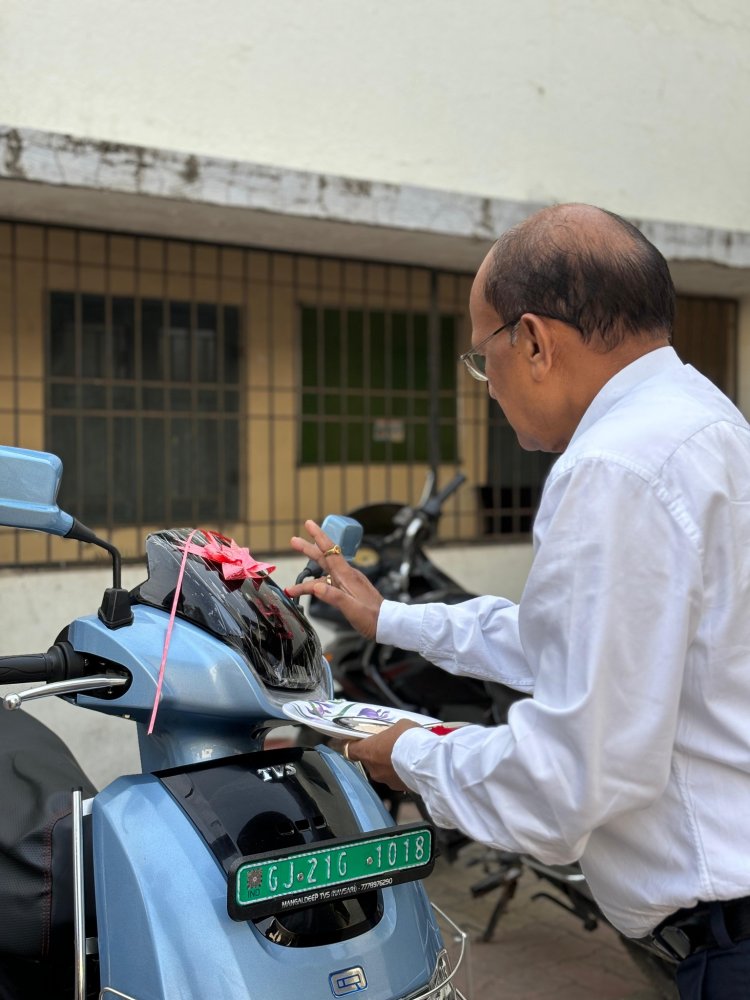 Hon’ble Vice-Chancellor Dr. Z. P. Patel performed ‘Vahan Puja’ of the newly purchased e-bike at the Office of the Executive Engineer, NAU Navsari.
