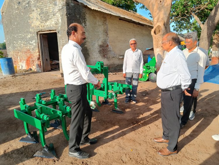 Hon’ble Vice Chancellor Dr. Z. P. Patel visited Regional Cotton Research Station, Bharuch on April 23, 2024 along with Dr. V. A. Solanki, Member of Academic Council