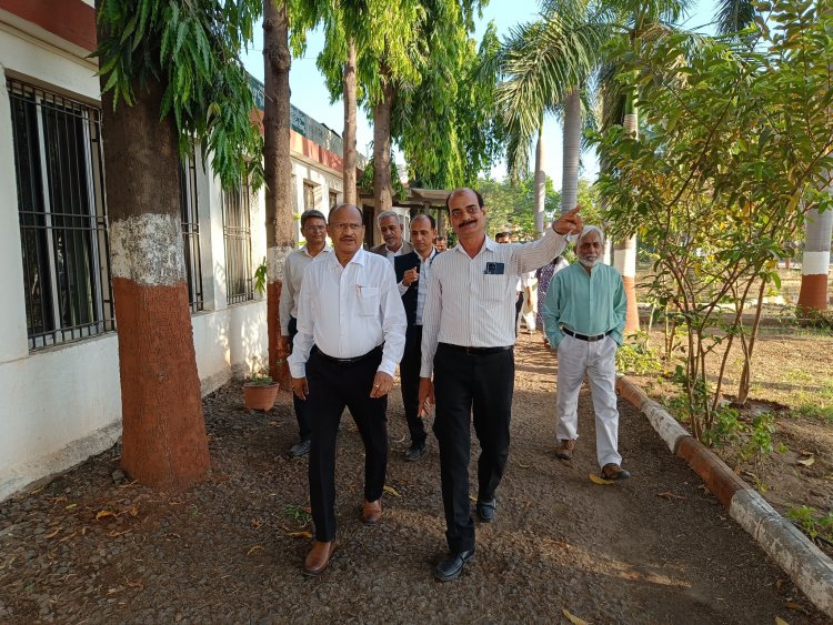 Hon’ble Vice Chancellor Dr. Z. P. Patel visited Regional Cotton Research Station, Bharuch on April 23, 2024 along with Dr. V. A. Solanki, Member of Academic Council