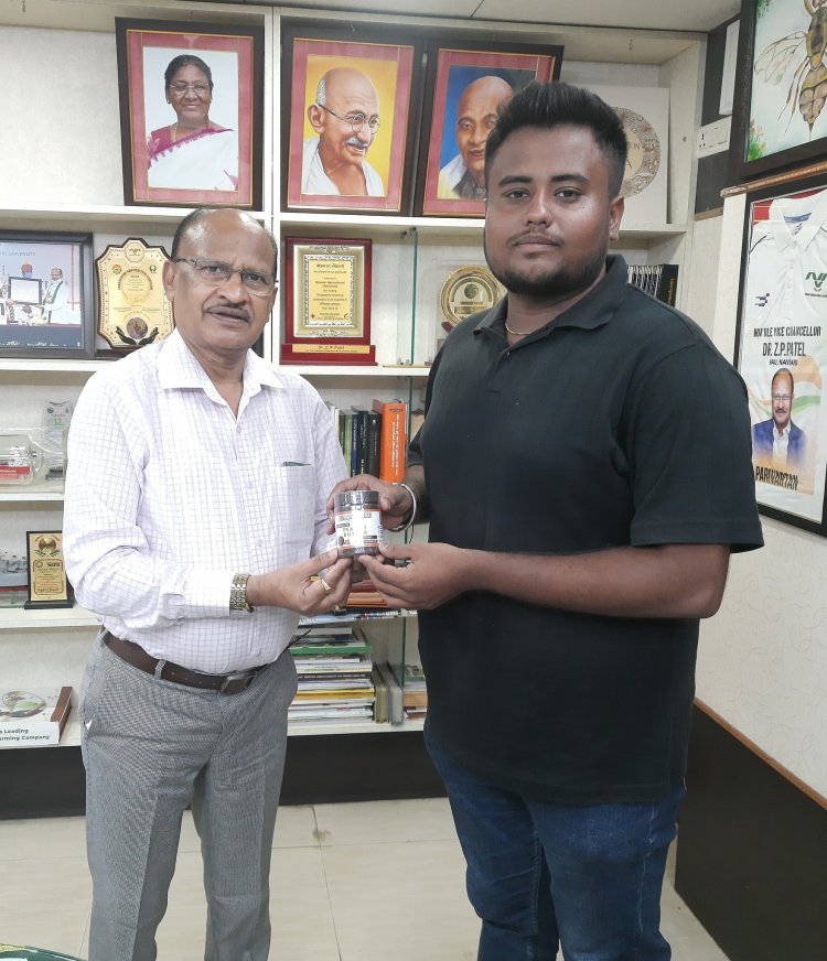 Hon’ble Vice-Chancellor Dr. Z. P. Patel appreciated the budding entrepreneur Mr. Aditya Trivedi, a final year student from College of Agriculture, Waghai.