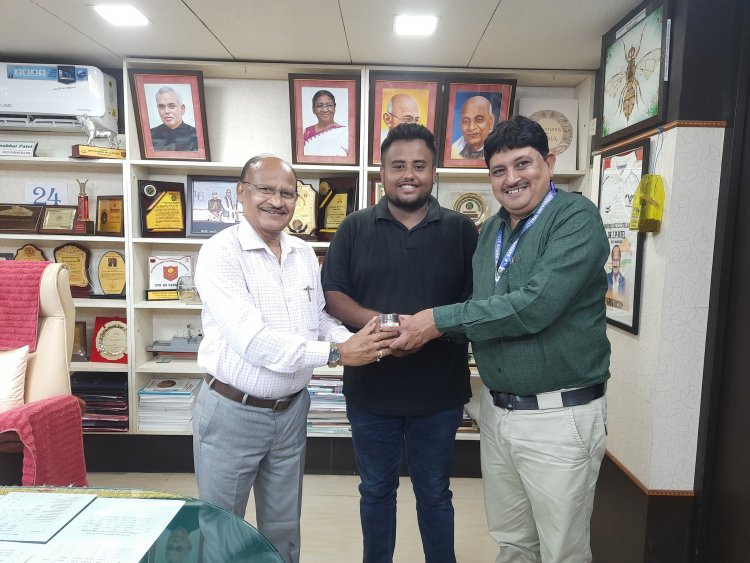 Hon’ble Vice-Chancellor Dr. Z. P. Patel appreciated the budding entrepreneur Mr. Aditya Trivedi, a final year student from College of Agriculture, Waghai.