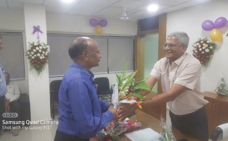 On behalf of NAU Navsari, Hon'ble Vice-Chancellor Dr. Z. P. Patel extended heartfelt congratulations to Dr. P. M. Vaghasia, Director of Horticulture, Government of Gujarat, on his retirement.