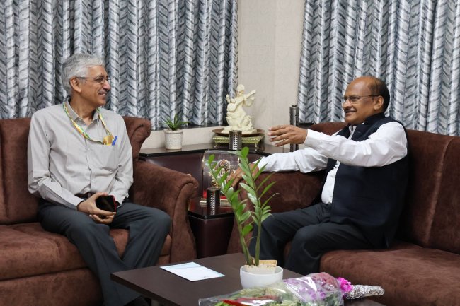 Shri K.N. Vyas, DAE Homi Bhabha Chair Professor (Former Chairman, AEC & Secretary, DAE) visited NAU, Navsari on June 20, 2024 and had a meeting with Hon’ble Vice-Chancellor Dr. Z. P. Patel.