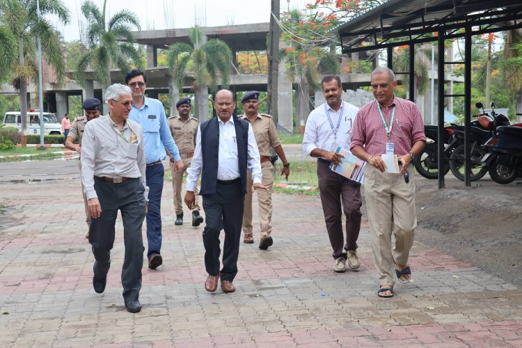 Shri K.N. Vyas, DAE Homi Bhabha Chair Professor (Former Chairman, AEC & Secretary, DAE) visited NAU, Navsari on June 20, 2024 and had a meeting with Hon’ble Vice-Chancellor Dr. Z. P. Patel. 