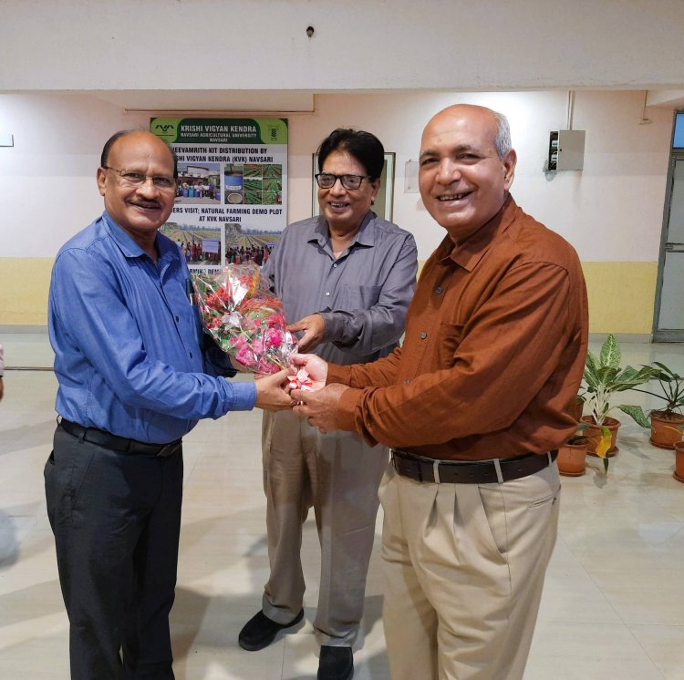 On June 28, 2024, Hon’ble Vice-Chancellor Dr. Z. P. Patel felicitates Er. P. R. Pandey, Executive Engineer, at a farewell function marking his upcoming retirement at the end of June. 