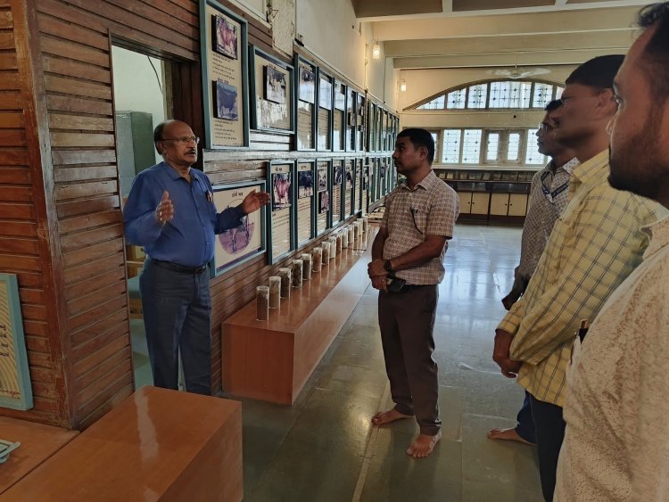 Hon’ble Vice-Chancellor Dr. Z. P. Patel visited the Sardar Smruti Kendra (SSK) and Agricultural Educatorium at Navsari campus along with Dr. Hemant Sharma, Director of Extension Education and Dr. Vipul Shinde, Executive Engineer. Dr. J. N. Zala highlighted the diverse activities being carried out at both the units.