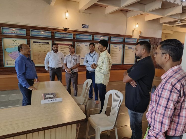 Hon’ble Vice-Chancellor Dr. Z. P. Patel visited the Sardar Smruti Kendra (SSK) and Agricultural Educatorium at Navsari campus along with Dr. Hemant Sharma, Director of Extension Education and Dr. Vipul Shinde, Executive Engineer. Dr. J. N. Zala highlighted the diverse activities being carried out at both the units.