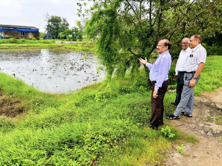 Hon'ble Vice-Chancellor Dr. Z. P. Patel visited Coastal Soil Salinity Research Station, Danti along with Dr. V. R. Naik, Associate Director of Research.