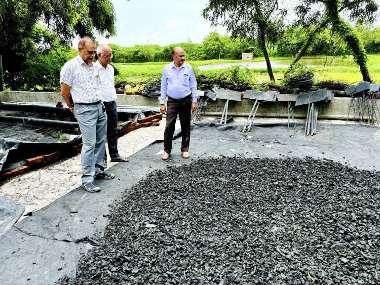 Hon'ble Vice-Chancellor Dr. Z. P. Patel visited Coastal Soil Salinity Research Station, Danti along with Dr. V. R. Naik, Associate Director of Research.