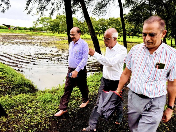 Hon'ble Vice-Chancellor Dr. Z. P. Patel visited Coastal Soil Salinity Research Station, Danti along with Dr. V. R. Naik, Associate Director of Research.