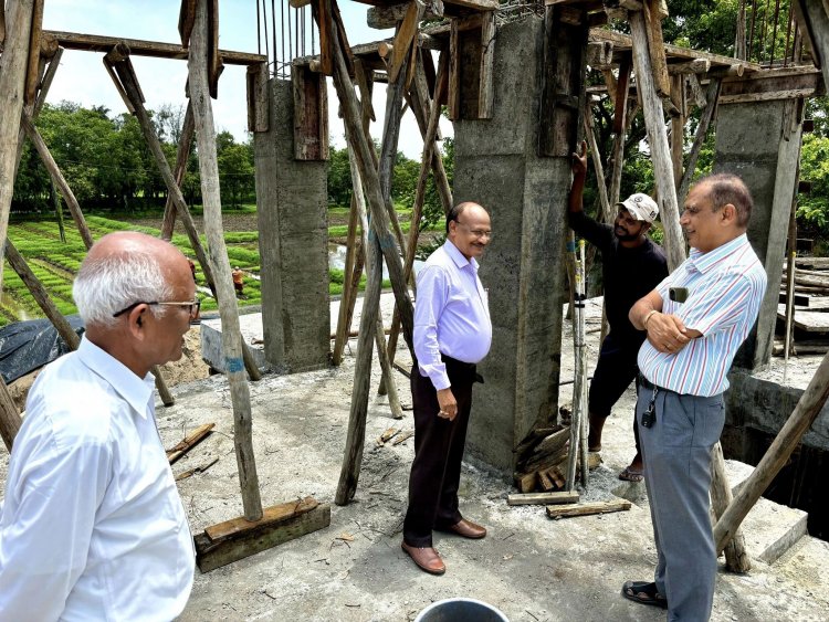 Hon'ble Vice-Chancellor Dr. Z. P. Patel visited Coastal Soil Salinity Research Station, Danti along with Dr. V. R. Naik, Associate Director of Research.